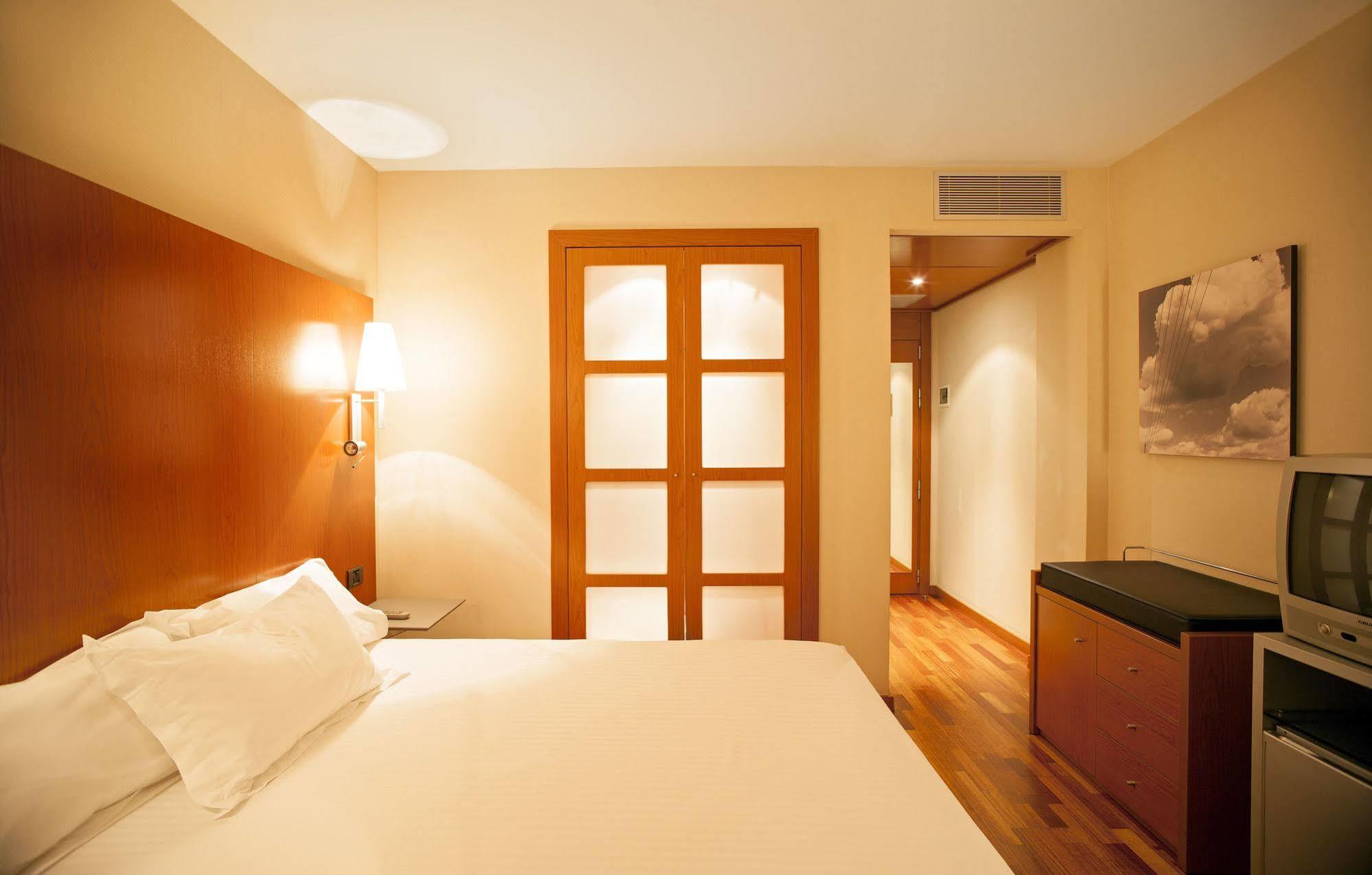 Ac Hotel Huelva By Marriott מראה חיצוני תמונה